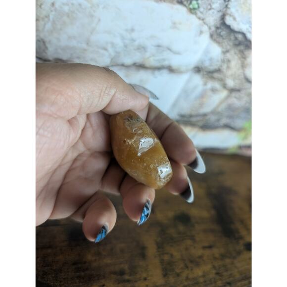 Golden Healer Heart crystal carving quartz with yellow iron inclusion witchy - Picture 4 of 4